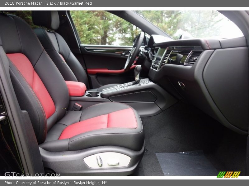 Black / Black/Garnet Red 2018 Porsche Macan