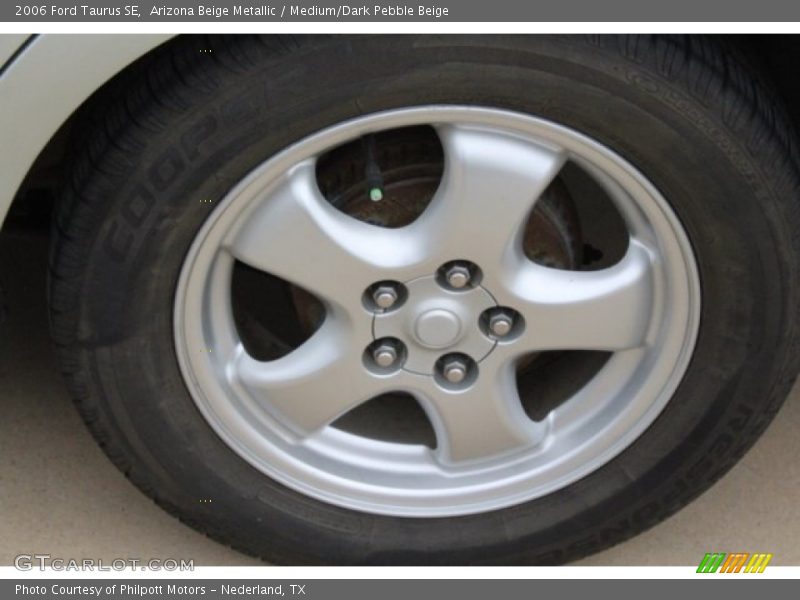 Arizona Beige Metallic / Medium/Dark Pebble Beige 2006 Ford Taurus SE