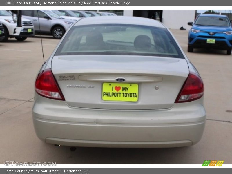 Arizona Beige Metallic / Medium/Dark Pebble Beige 2006 Ford Taurus SE