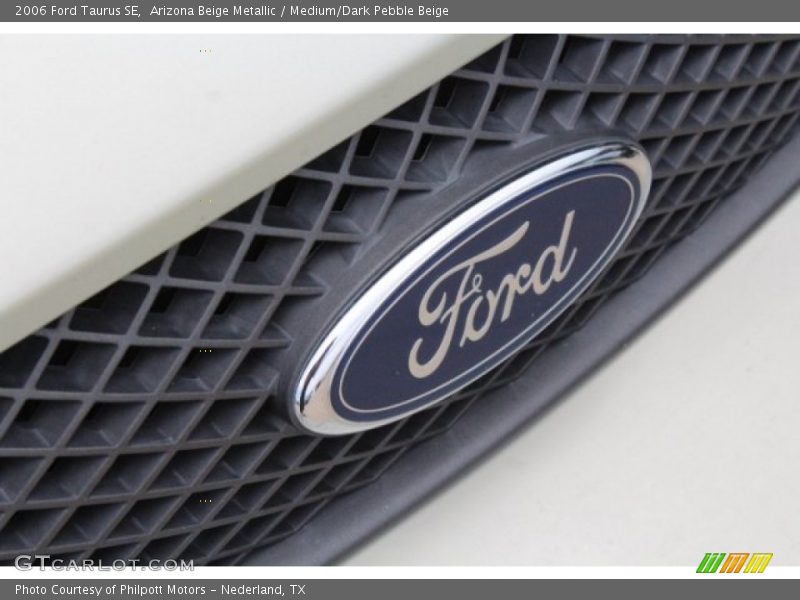 Arizona Beige Metallic / Medium/Dark Pebble Beige 2006 Ford Taurus SE
