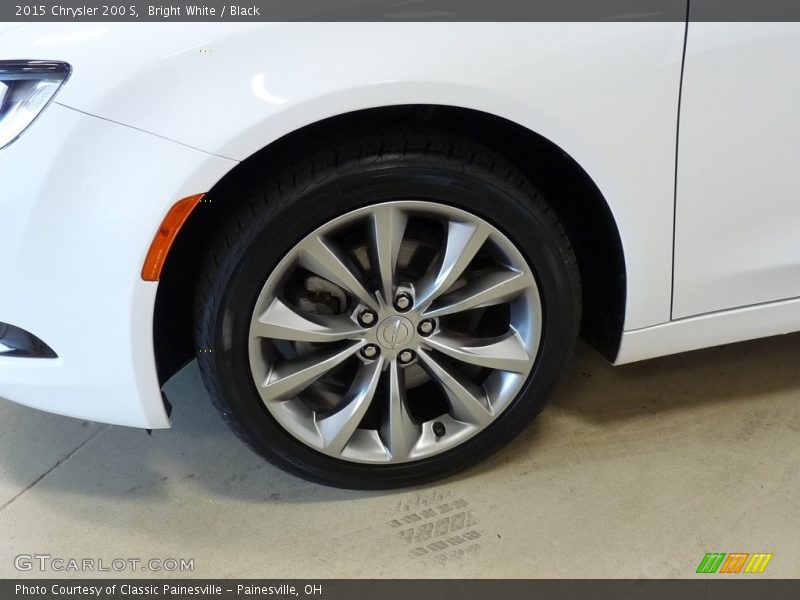 Bright White / Black 2015 Chrysler 200 S
