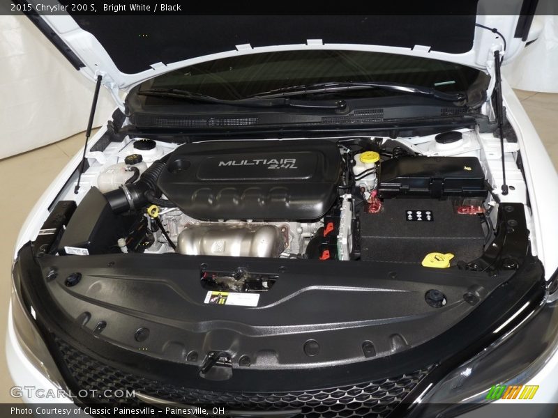 Bright White / Black 2015 Chrysler 200 S
