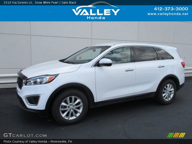Snow White Pearl / Satin Black 2016 Kia Sorento LX