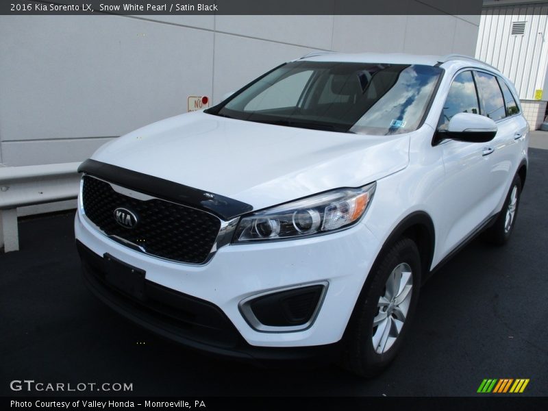 Snow White Pearl / Satin Black 2016 Kia Sorento LX