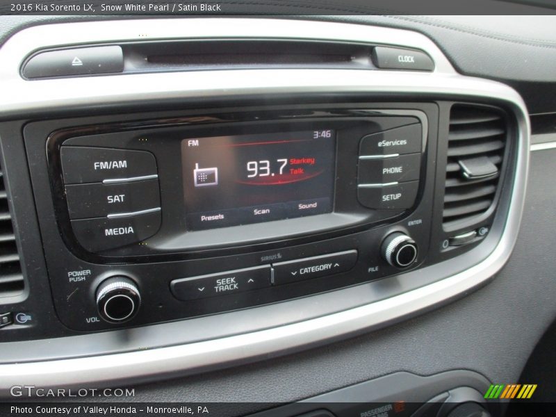 Snow White Pearl / Satin Black 2016 Kia Sorento LX