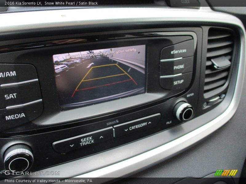 Snow White Pearl / Satin Black 2016 Kia Sorento LX