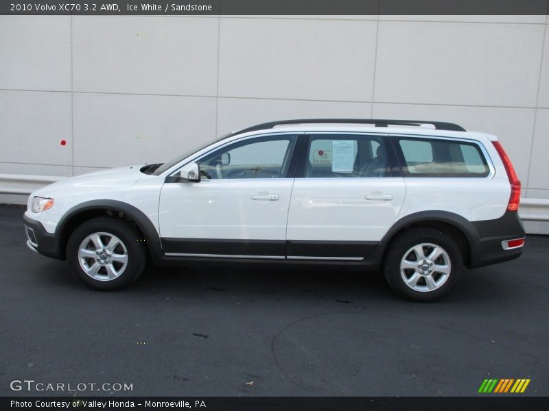 Ice White / Sandstone 2010 Volvo XC70 3.2 AWD