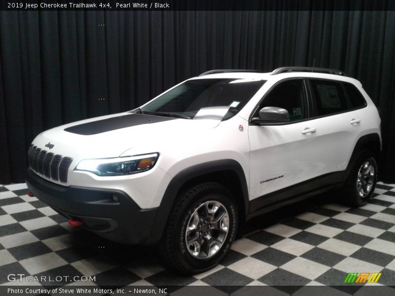 Pearl White / Black 2019 Jeep Cherokee Trailhawk 4x4