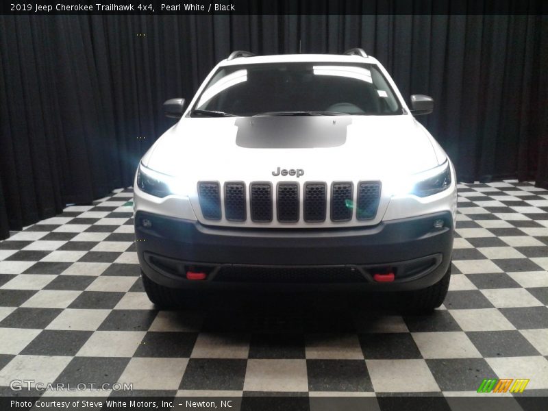 Pearl White / Black 2019 Jeep Cherokee Trailhawk 4x4