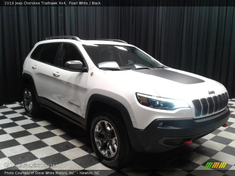Pearl White / Black 2019 Jeep Cherokee Trailhawk 4x4