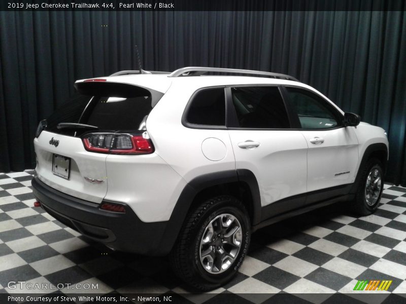 Pearl White / Black 2019 Jeep Cherokee Trailhawk 4x4