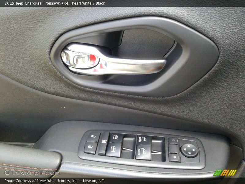 Pearl White / Black 2019 Jeep Cherokee Trailhawk 4x4