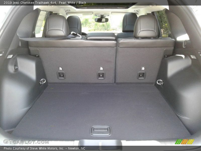 Pearl White / Black 2019 Jeep Cherokee Trailhawk 4x4