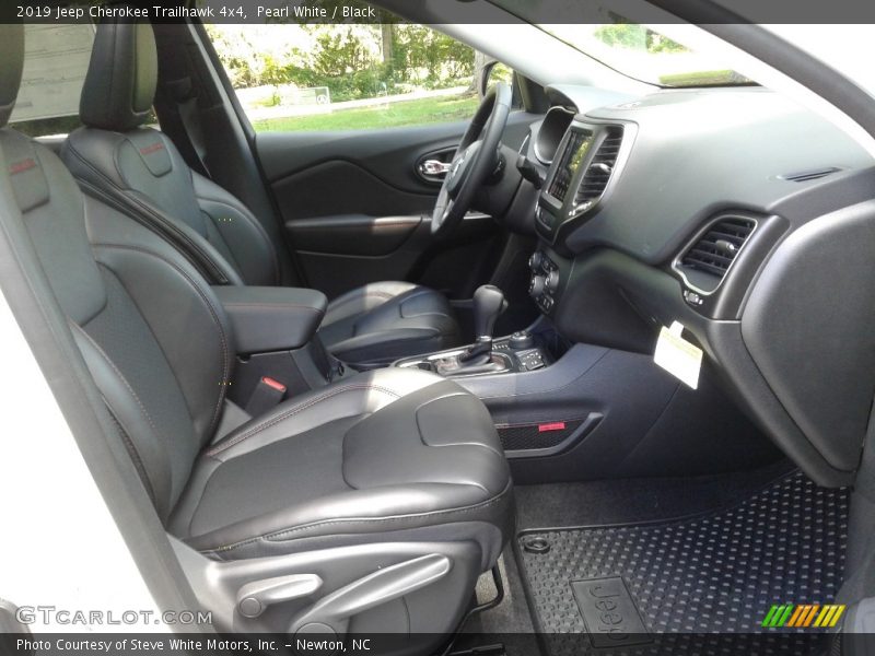 Pearl White / Black 2019 Jeep Cherokee Trailhawk 4x4