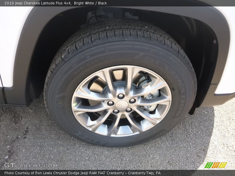 Bright White / Black 2019 Jeep Cherokee Latitude Plus 4x4