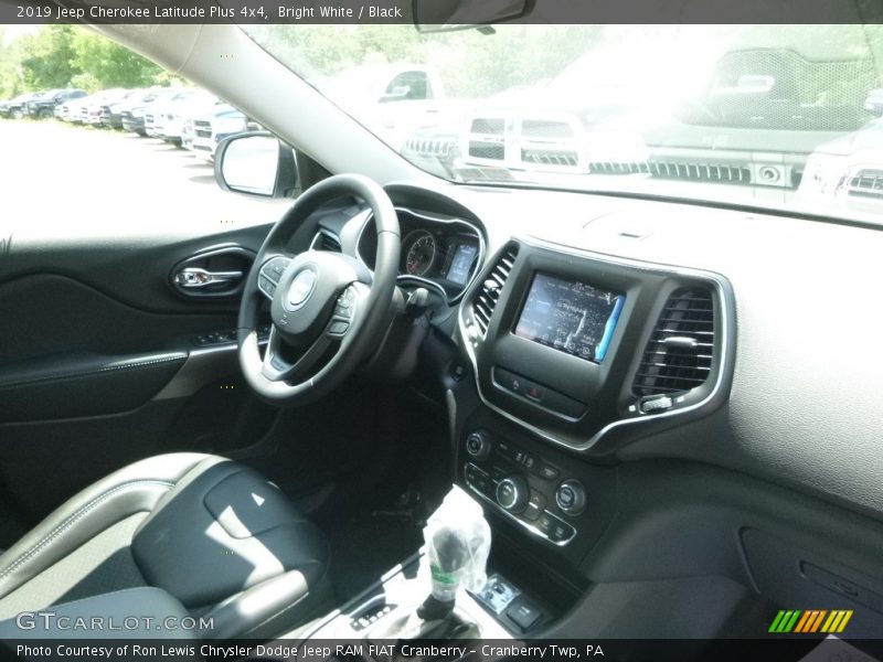 Bright White / Black 2019 Jeep Cherokee Latitude Plus 4x4