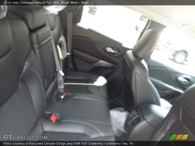 Bright White / Black 2019 Jeep Cherokee Latitude Plus 4x4