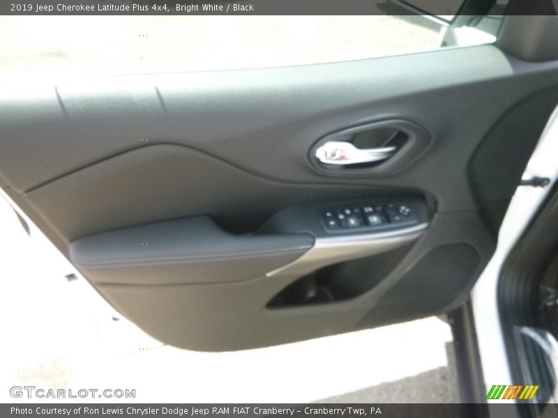 Bright White / Black 2019 Jeep Cherokee Latitude Plus 4x4