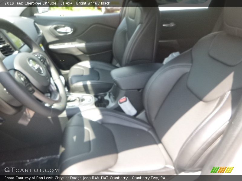Bright White / Black 2019 Jeep Cherokee Latitude Plus 4x4