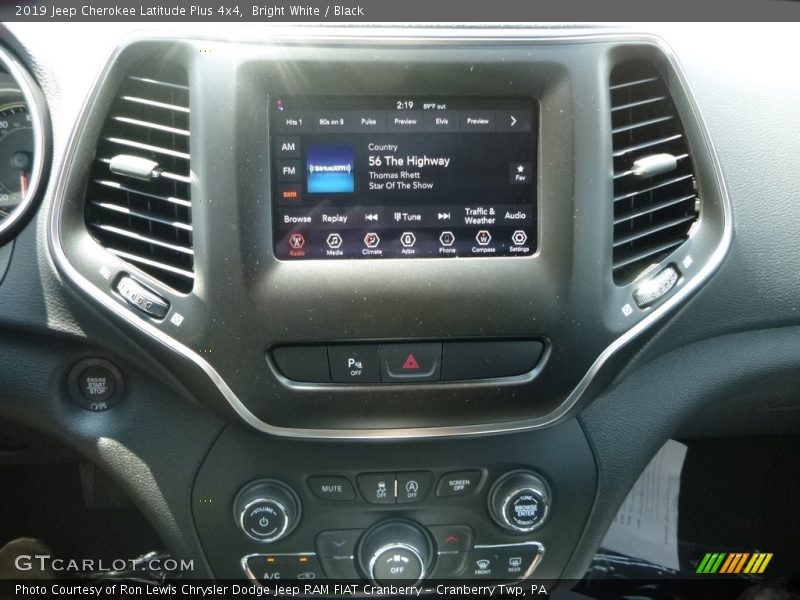 Bright White / Black 2019 Jeep Cherokee Latitude Plus 4x4