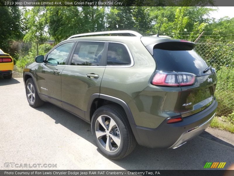 Olive Green Pearl / Black/Ski Grey 2019 Jeep Cherokee Limited 4x4