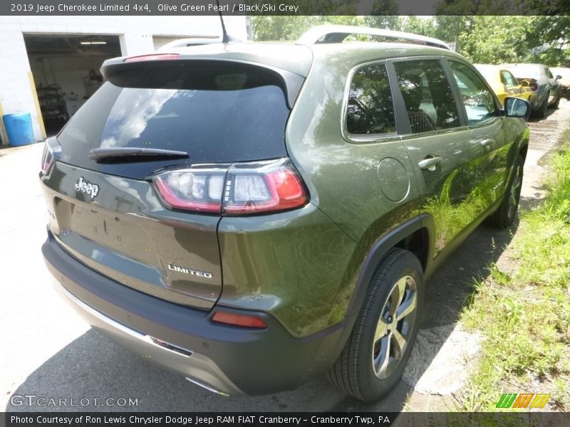 Olive Green Pearl / Black/Ski Grey 2019 Jeep Cherokee Limited 4x4