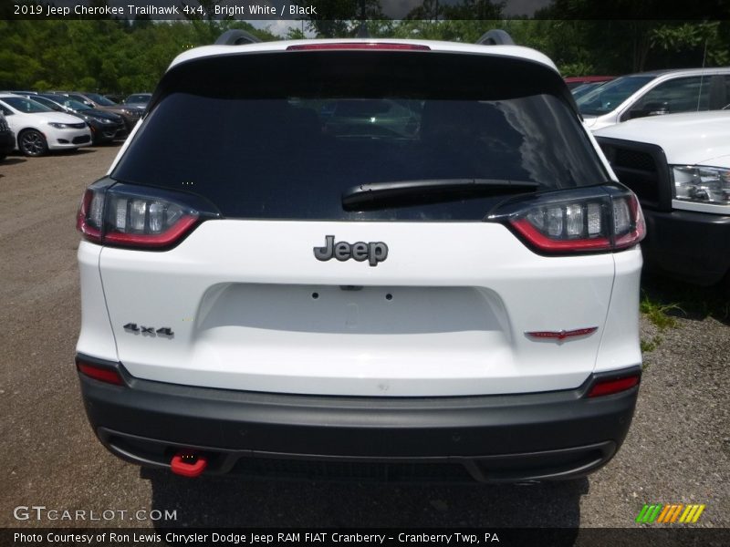 Bright White / Black 2019 Jeep Cherokee Trailhawk 4x4