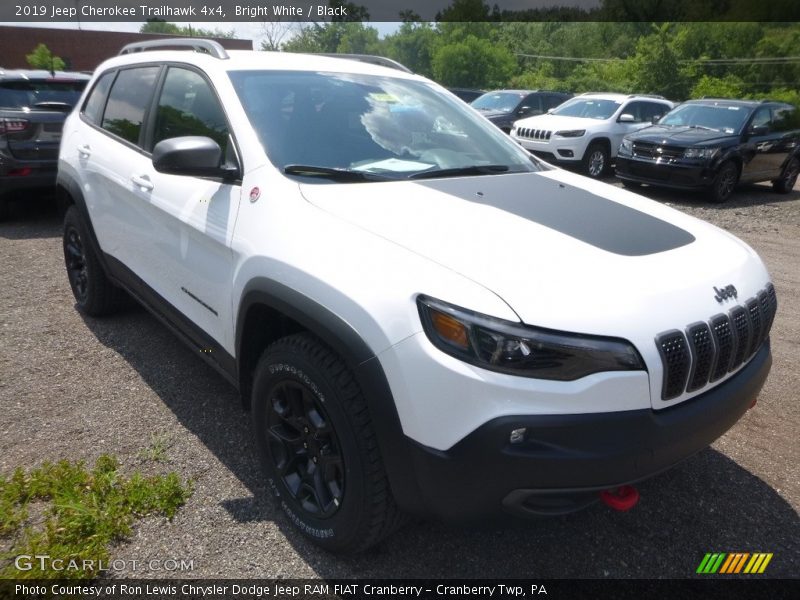 Bright White / Black 2019 Jeep Cherokee Trailhawk 4x4