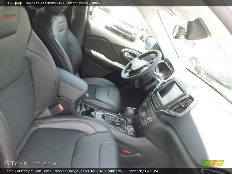 Bright White / Black 2019 Jeep Cherokee Trailhawk 4x4