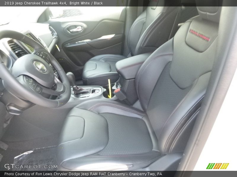 Bright White / Black 2019 Jeep Cherokee Trailhawk 4x4