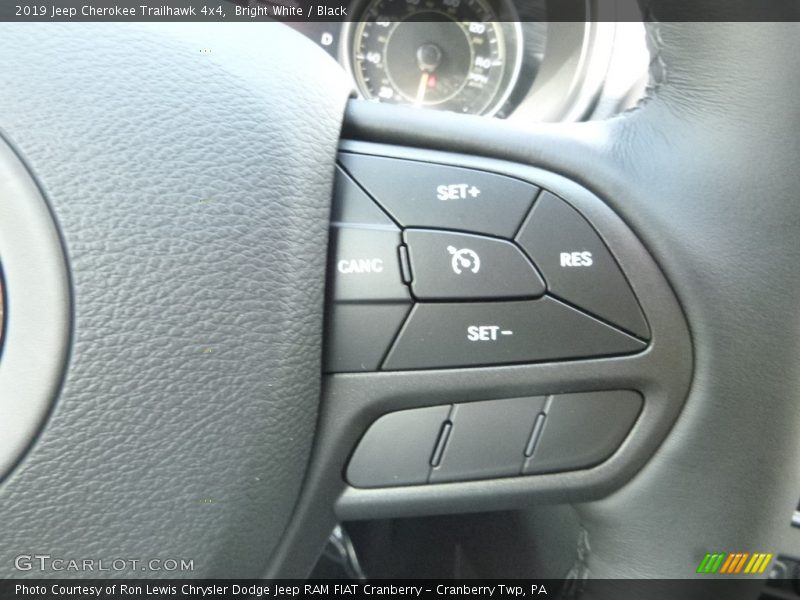 Bright White / Black 2019 Jeep Cherokee Trailhawk 4x4