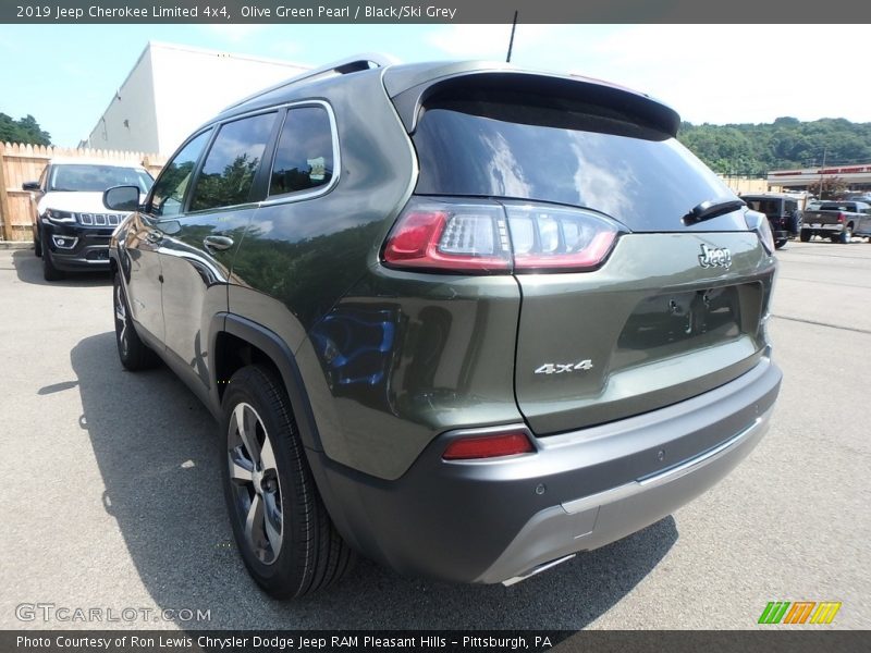 Olive Green Pearl / Black/Ski Grey 2019 Jeep Cherokee Limited 4x4