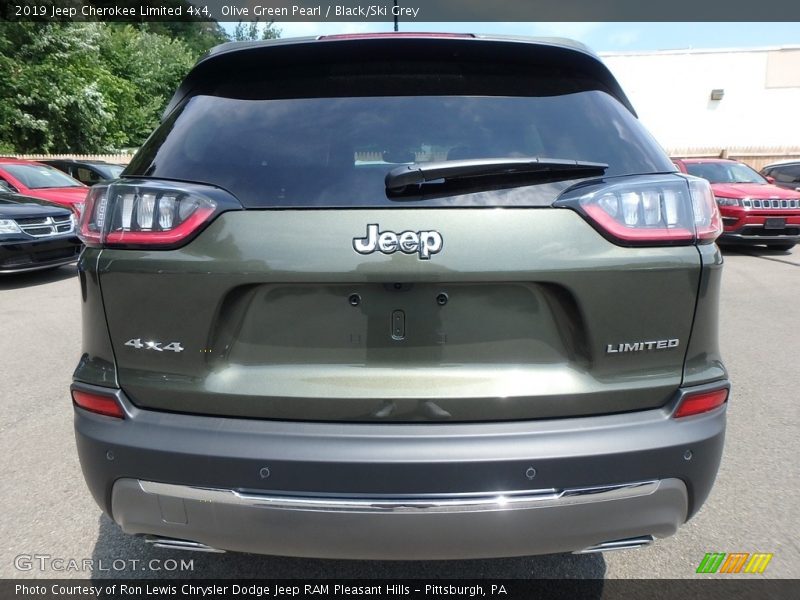 Olive Green Pearl / Black/Ski Grey 2019 Jeep Cherokee Limited 4x4