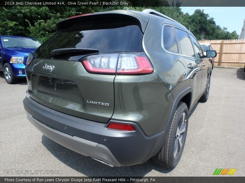 Olive Green Pearl / Black/Ski Grey 2019 Jeep Cherokee Limited 4x4