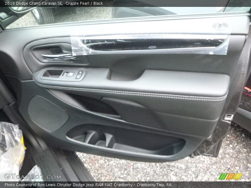 Granite Pearl / Black 2018 Dodge Grand Caravan SE