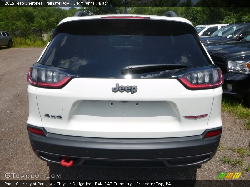 Bright White / Black 2019 Jeep Cherokee Trailhawk 4x4