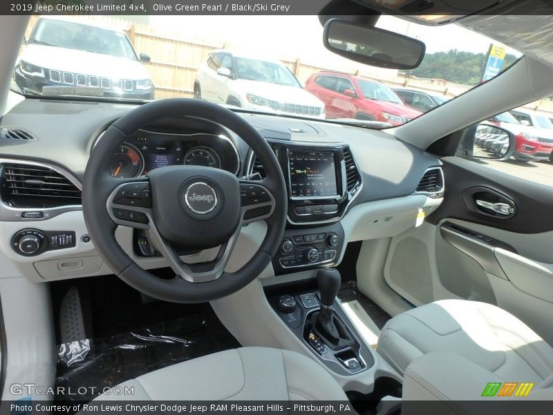 Olive Green Pearl / Black/Ski Grey 2019 Jeep Cherokee Limited 4x4