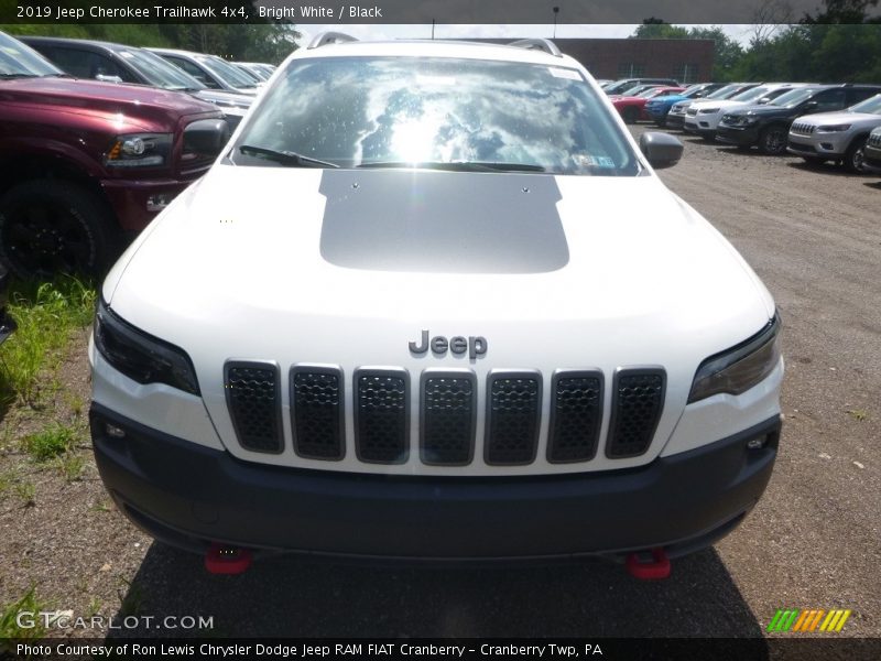 Bright White / Black 2019 Jeep Cherokee Trailhawk 4x4