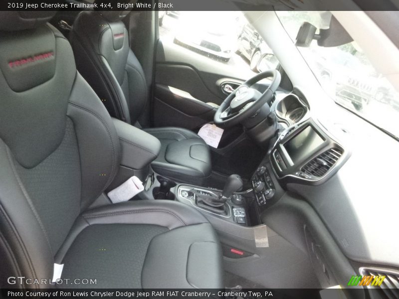 Bright White / Black 2019 Jeep Cherokee Trailhawk 4x4