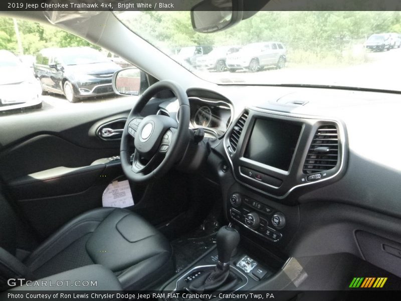 Bright White / Black 2019 Jeep Cherokee Trailhawk 4x4