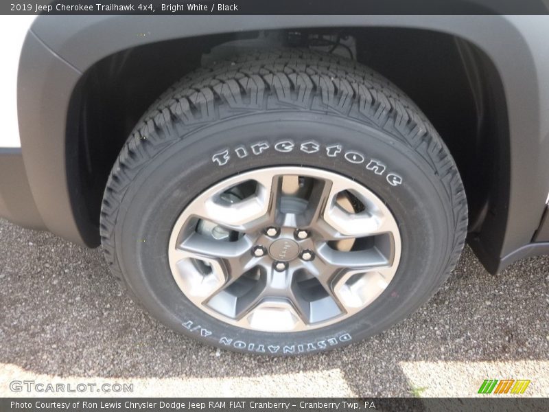 Bright White / Black 2019 Jeep Cherokee Trailhawk 4x4