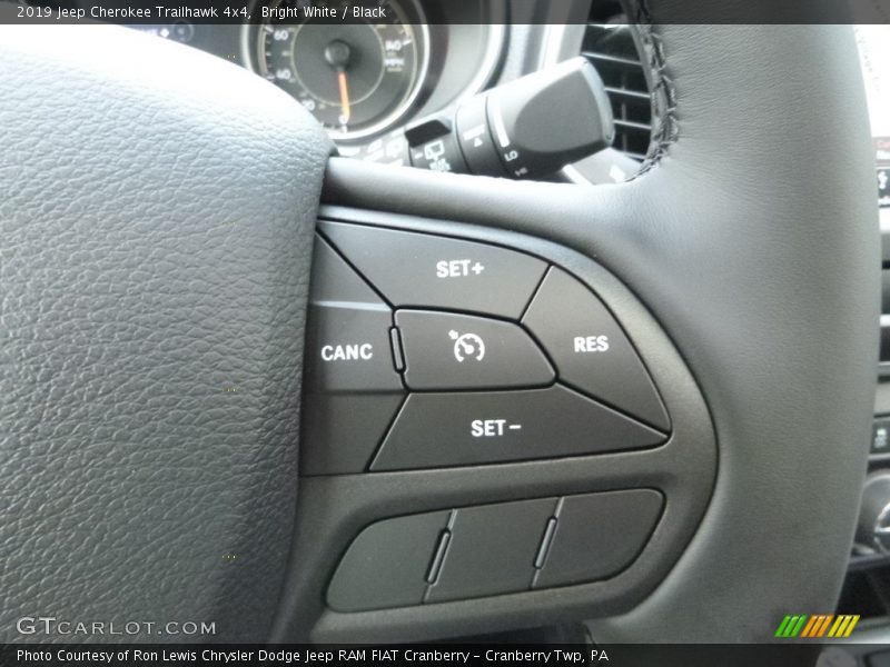 Bright White / Black 2019 Jeep Cherokee Trailhawk 4x4