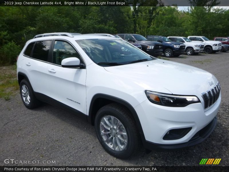 Bright White / Black/Light Frost Beige 2019 Jeep Cherokee Latitude 4x4