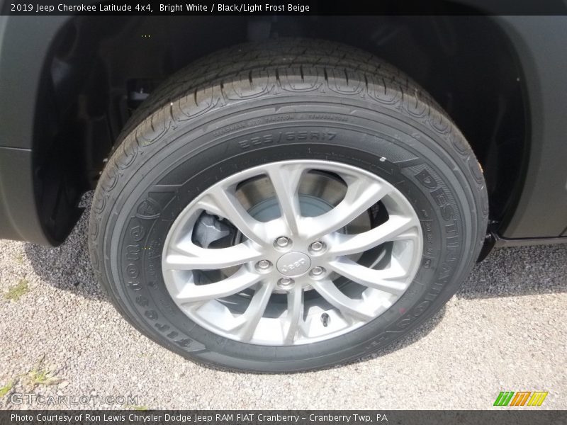 Bright White / Black/Light Frost Beige 2019 Jeep Cherokee Latitude 4x4