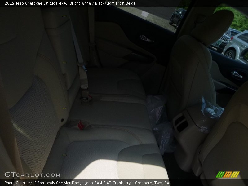 Bright White / Black/Light Frost Beige 2019 Jeep Cherokee Latitude 4x4