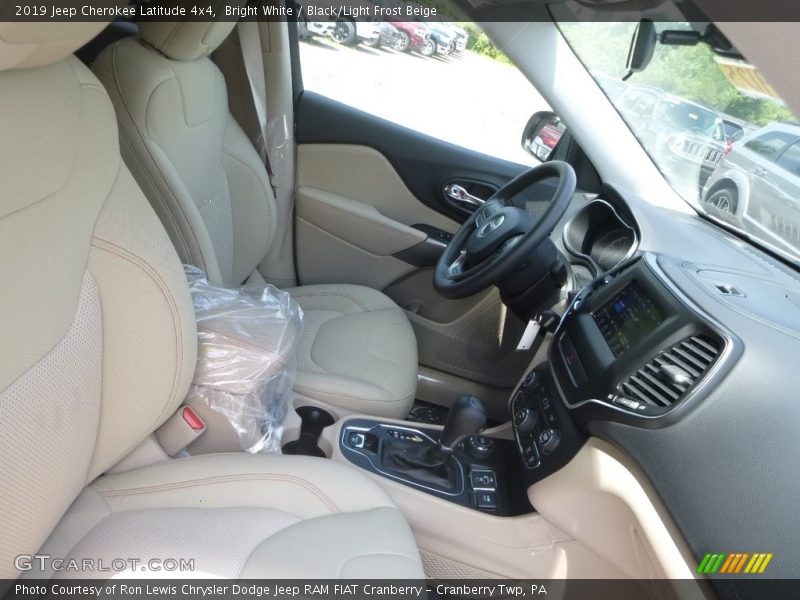 Bright White / Black/Light Frost Beige 2019 Jeep Cherokee Latitude 4x4
