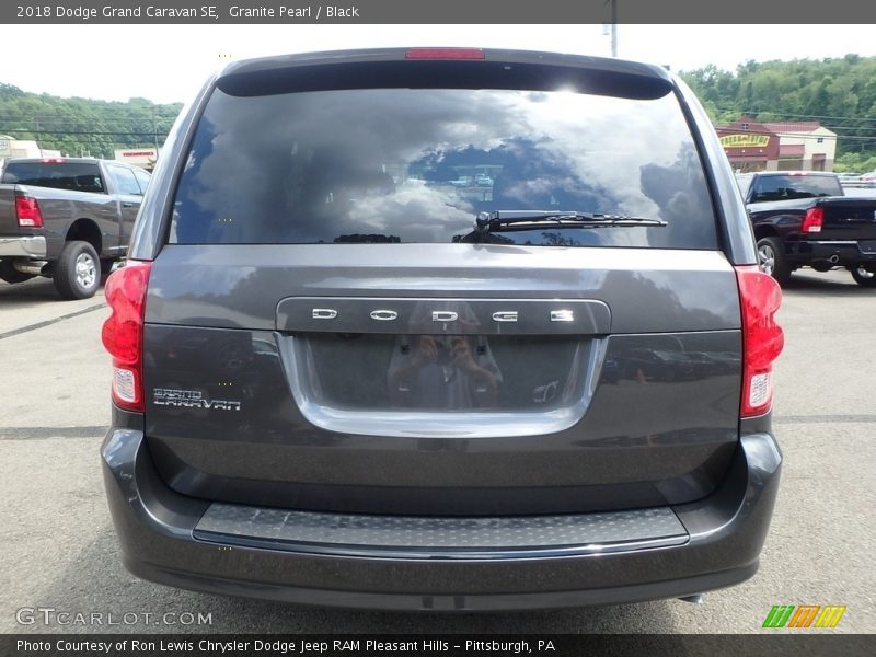 Granite Pearl / Black 2018 Dodge Grand Caravan SE