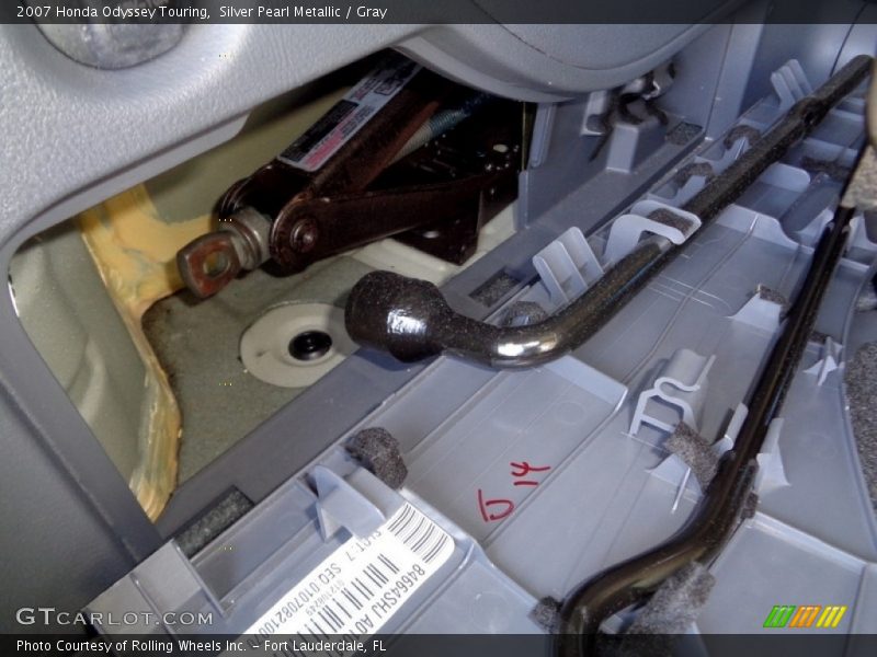 Silver Pearl Metallic / Gray 2007 Honda Odyssey Touring