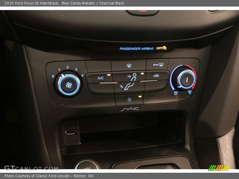 Blue Candy Metallic / Charcoal Black 2015 Ford Focus SE Hatchback