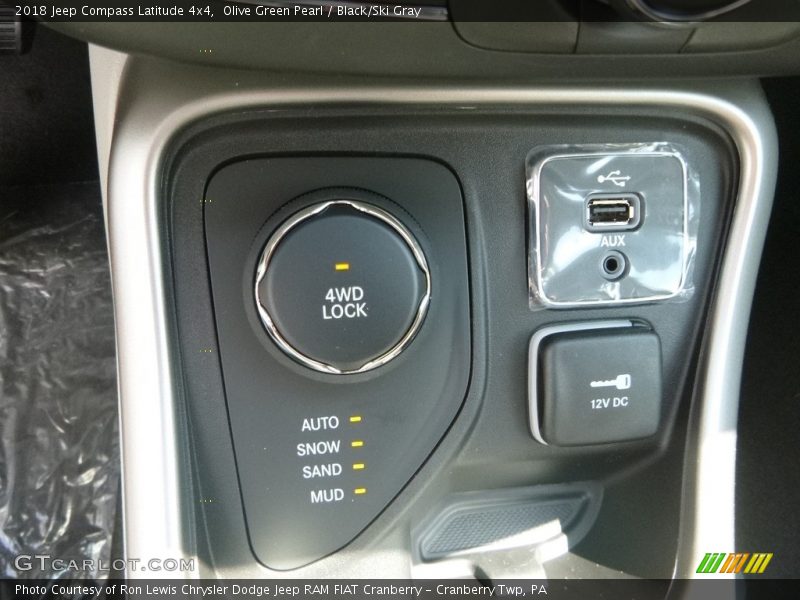 Olive Green Pearl / Black/Ski Gray 2018 Jeep Compass Latitude 4x4